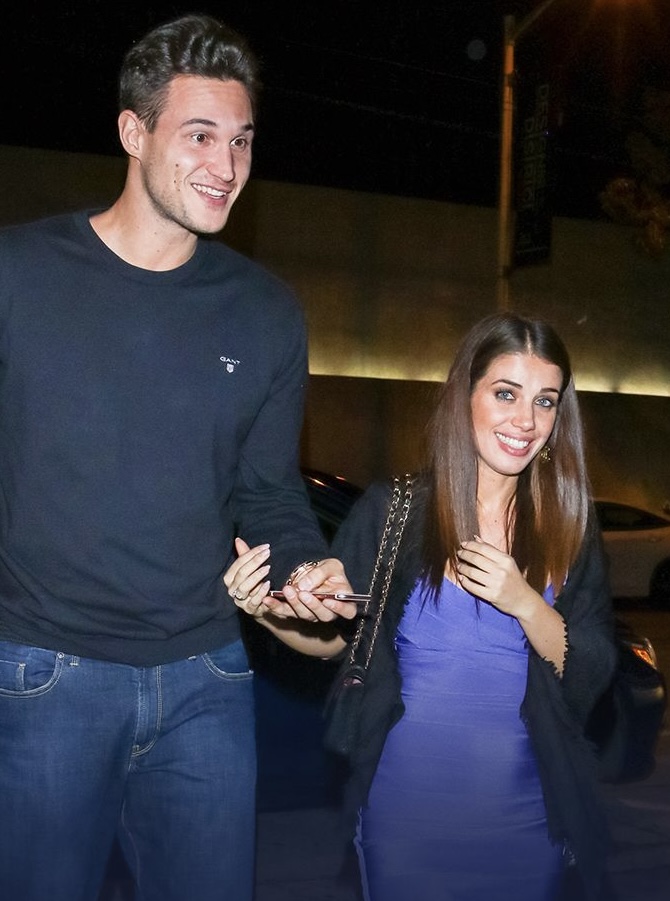 加里纳利妻子在波多黎各海边被鲨鱼咬伤,怀有身孕但目前脱离危险