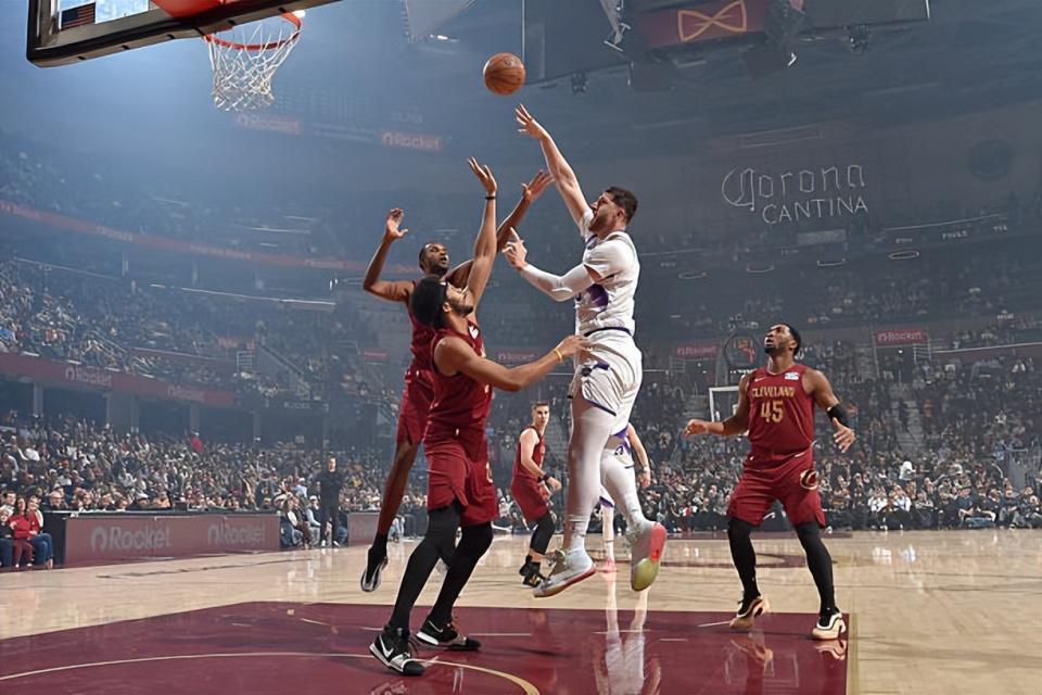 球速体育APP-能得分能投篮能抢板，爵士内线大将会引起其他球队的关注吗？