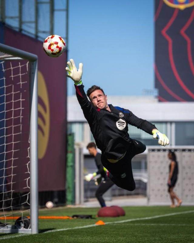 球速体育-【早报】哈兰德脚踝受伤！曼城本赛季在渡劫？