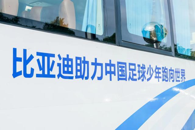 球速体育官方网站-出征逐梦！中国足球少年一路向前