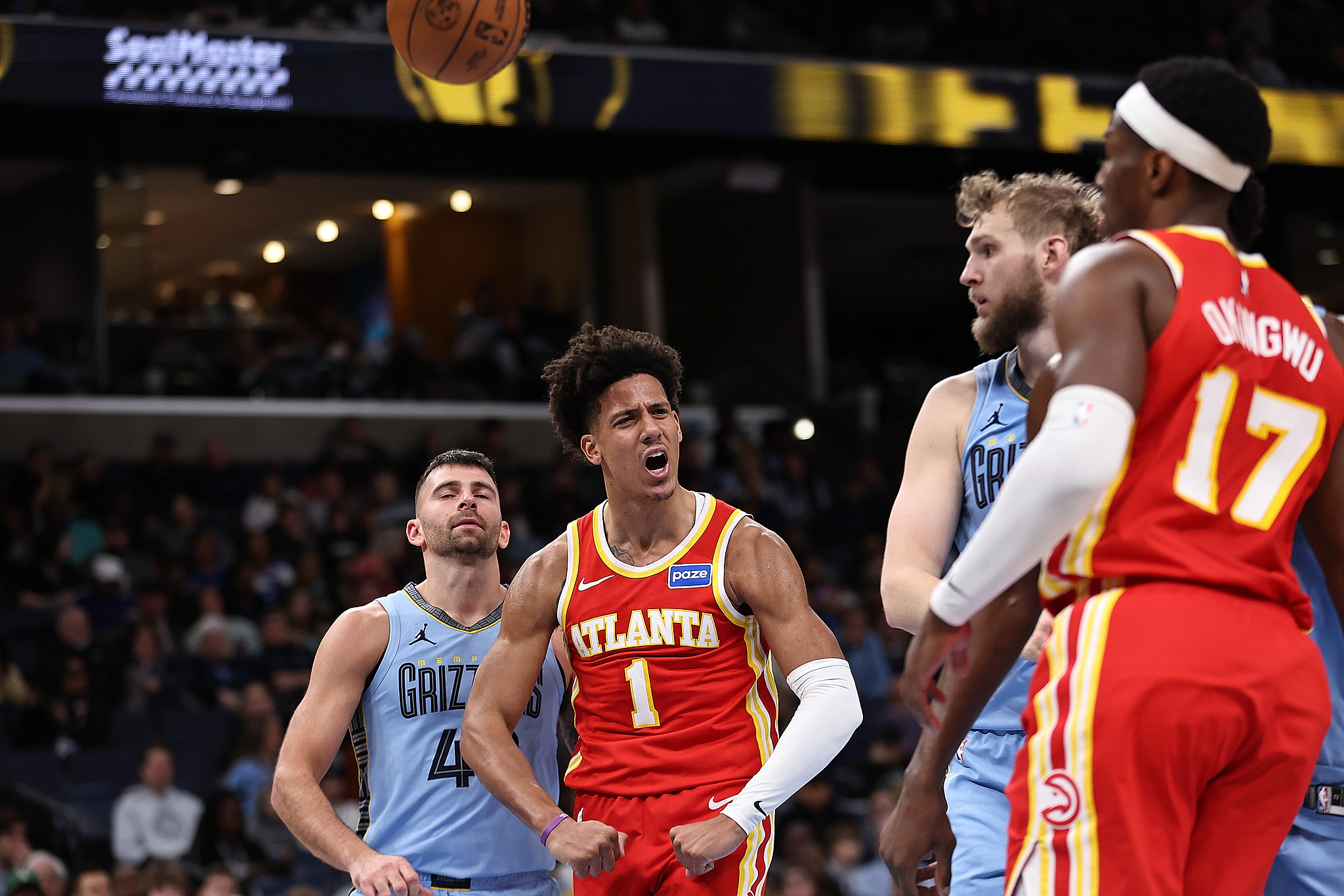 球速体育官方网站-约翰逊32+15+8莫兰特23+12 老鹰力克灰熊终结4连败