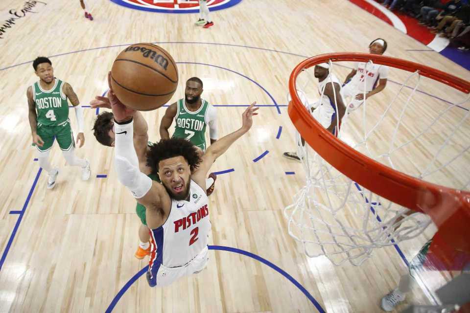 球速体育-东部前二对决！布朗32+11丢绝杀绿军惜败活塞 坎宁安16+14