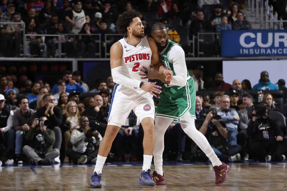 球速体育-东部前二对决！布朗32+11丢绝杀绿军惜败活塞 坎宁安16+14